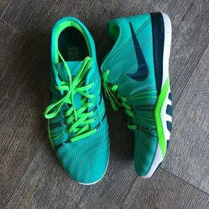 Nike tennis shoes